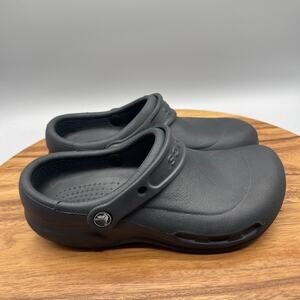 Crocs Classic Clogs Womens 7 Black Ultra Light Water-Friendly Sandals Slip On